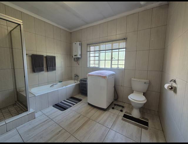 5 BEDROOM HOUSE FOR SALE IN VAN DER MERWES KROON